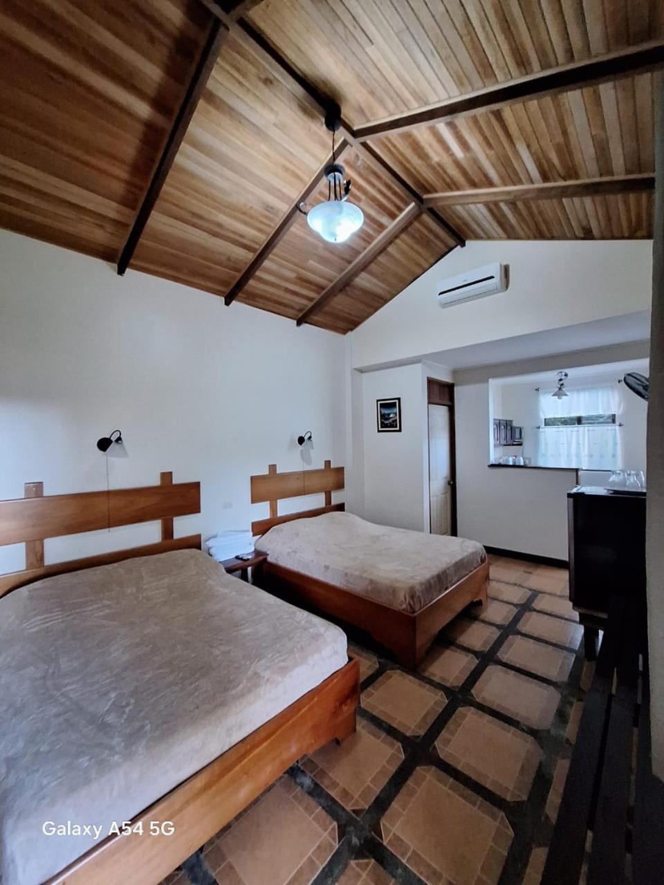 Iris Arenal Hotel La Fortuna Extérieur photo